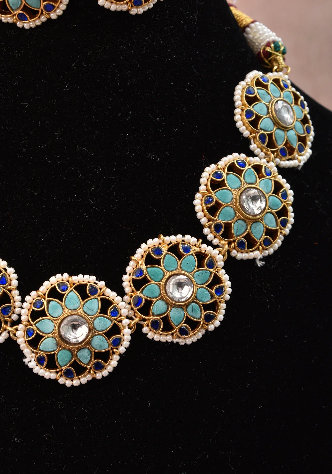 Exquisite Ahmedabadi kundan Floral Units Choker and Earrings Set