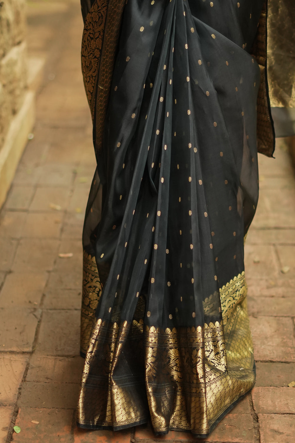 Chanderi Silk handwoven Saree with chunri butis and wide border