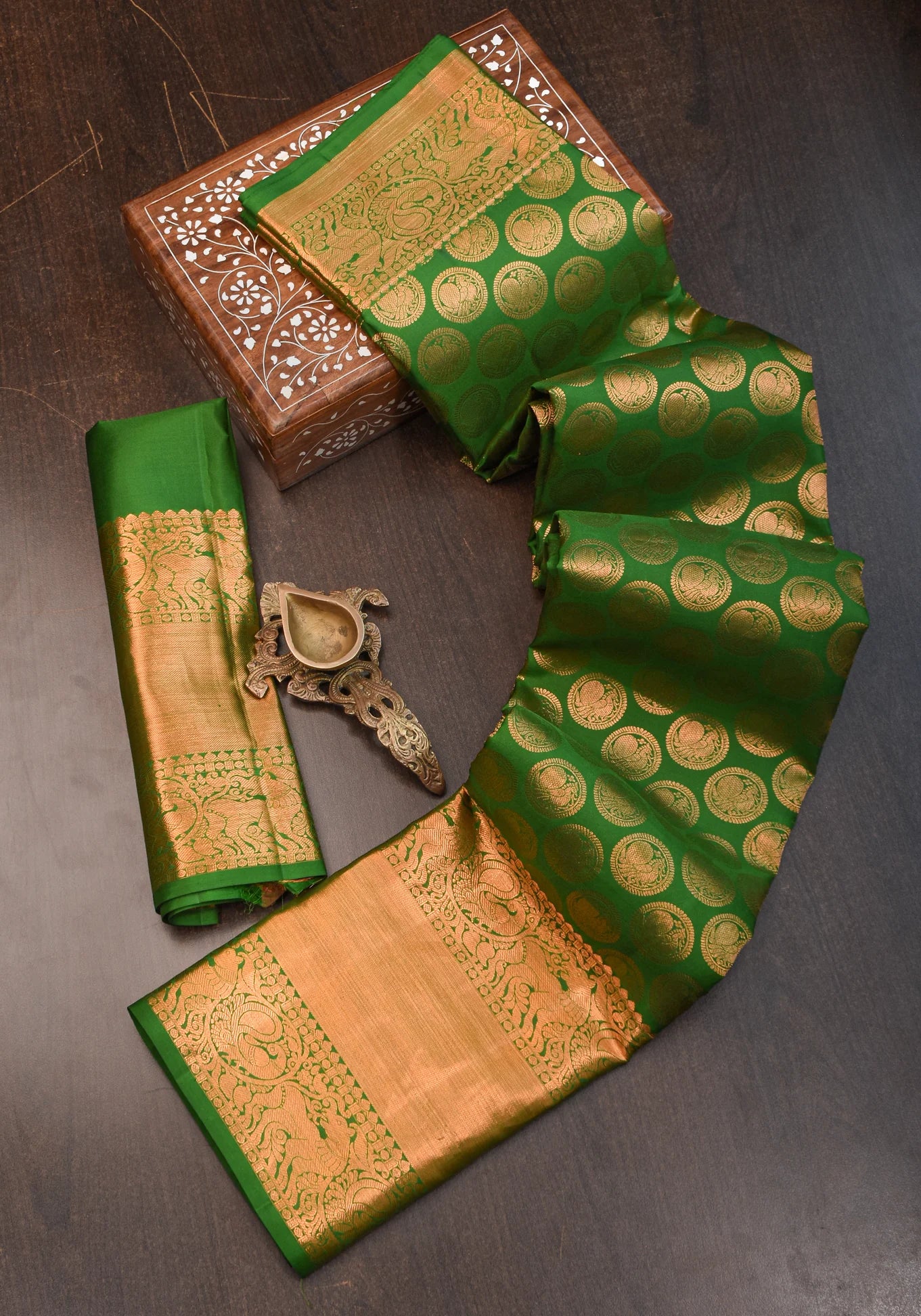 Preorder Exquisite Celebrity Grand Brocade Kanjivaram Pure Silk Saree in Leaf Green with Intricate Pallu and Zari | SILK MARK CERTIFIED