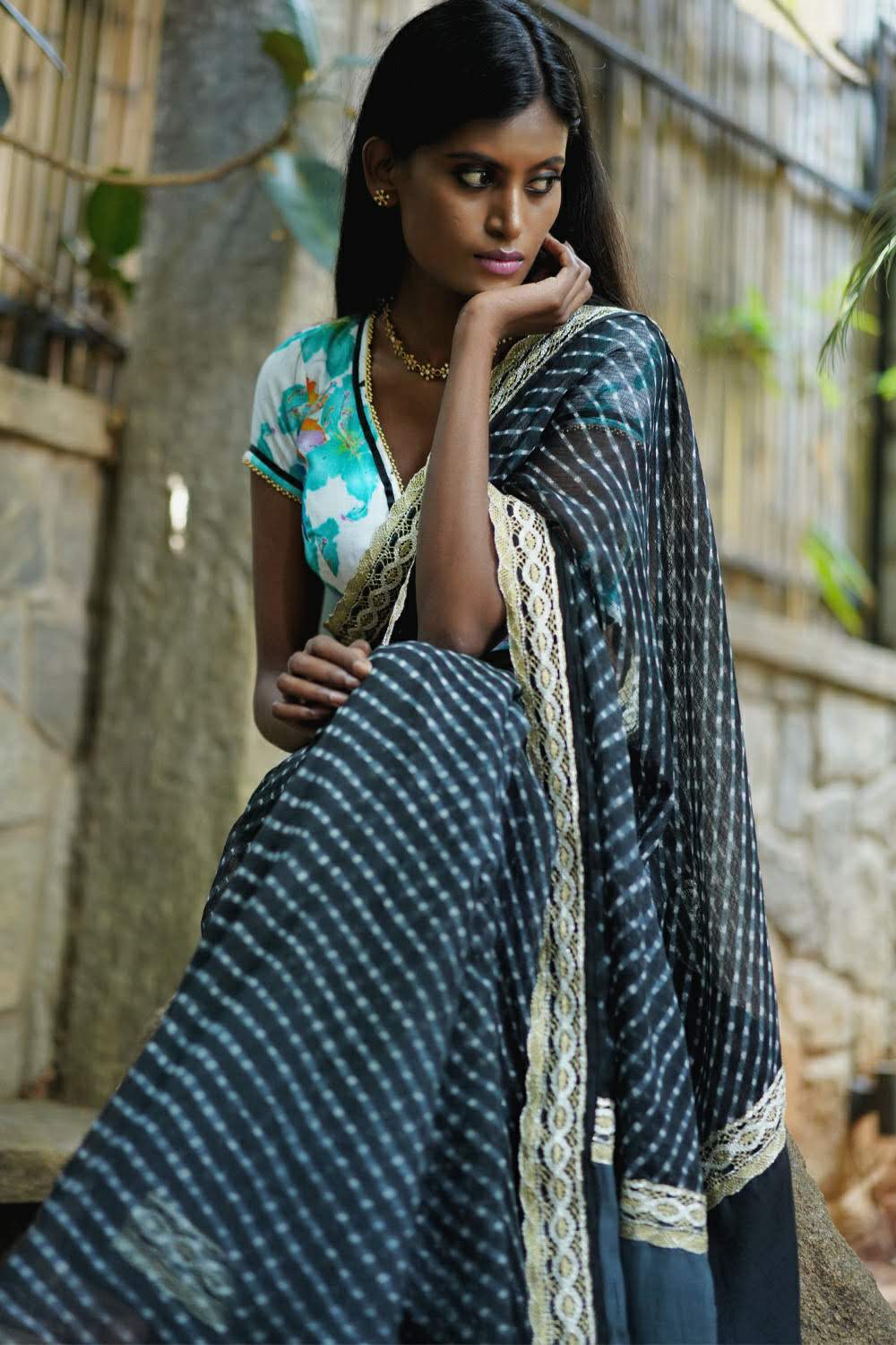 Black and grey handloom & hand dyed leheriya saree with Dull gold filigree border - House of Blouse