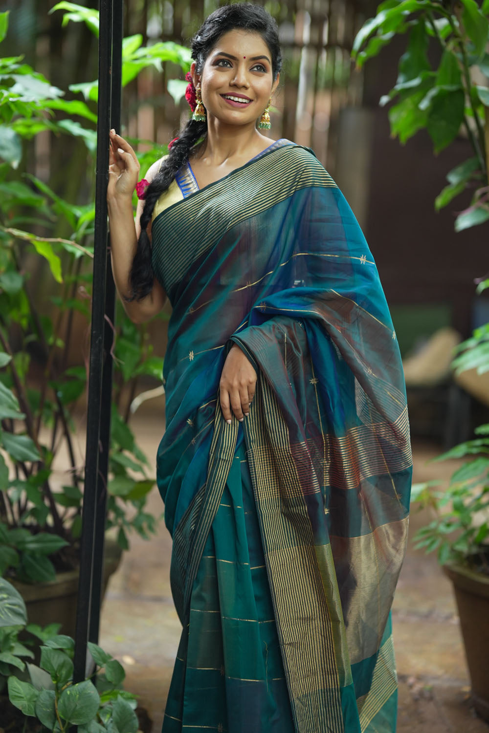 Blue green samundar leher ombre shaded maheshwari silk cotton saree with zari stripes