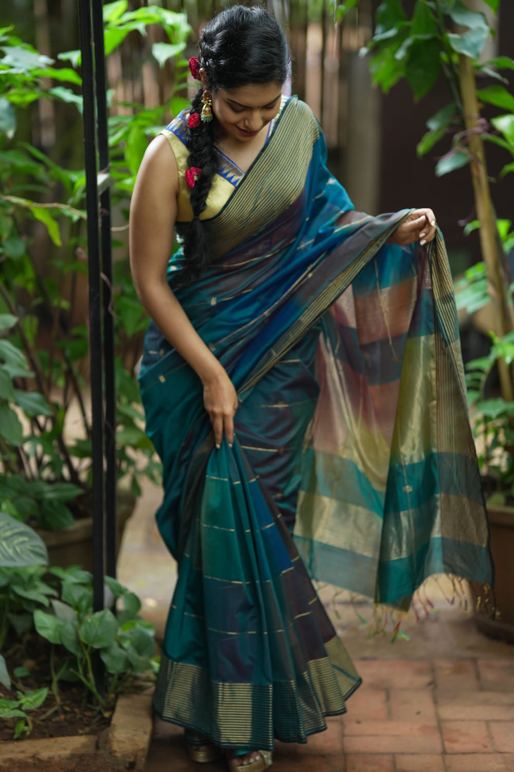 Pre-order Peacock Green Ombre Handwoven Zari Stripes Maheshwari Silk Cotton Saree