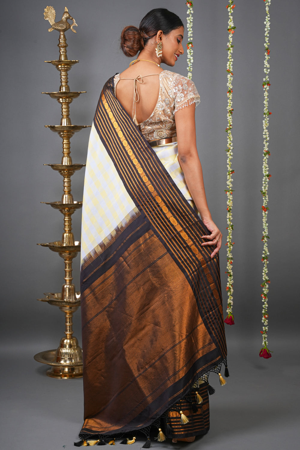 Preorder : Checks with Korvai Border Gadwal Pure Silk Saree in Butter Yellow and Heather Gray | SILK MARK CERTIFIED
