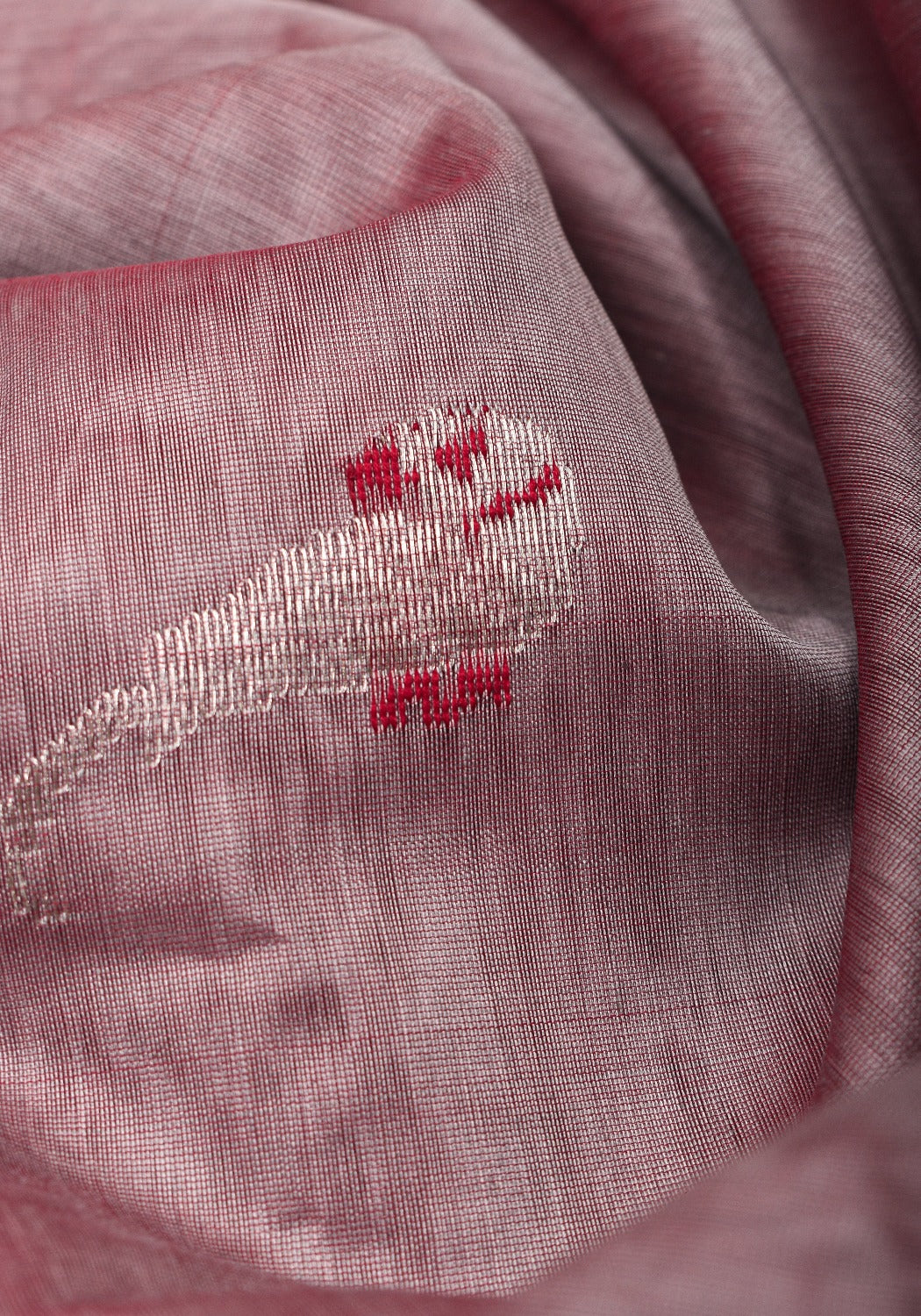 Pale Amethyst Dual tone Handwoven Maheshwari Silk Cotton Saree with Parrot Motifs