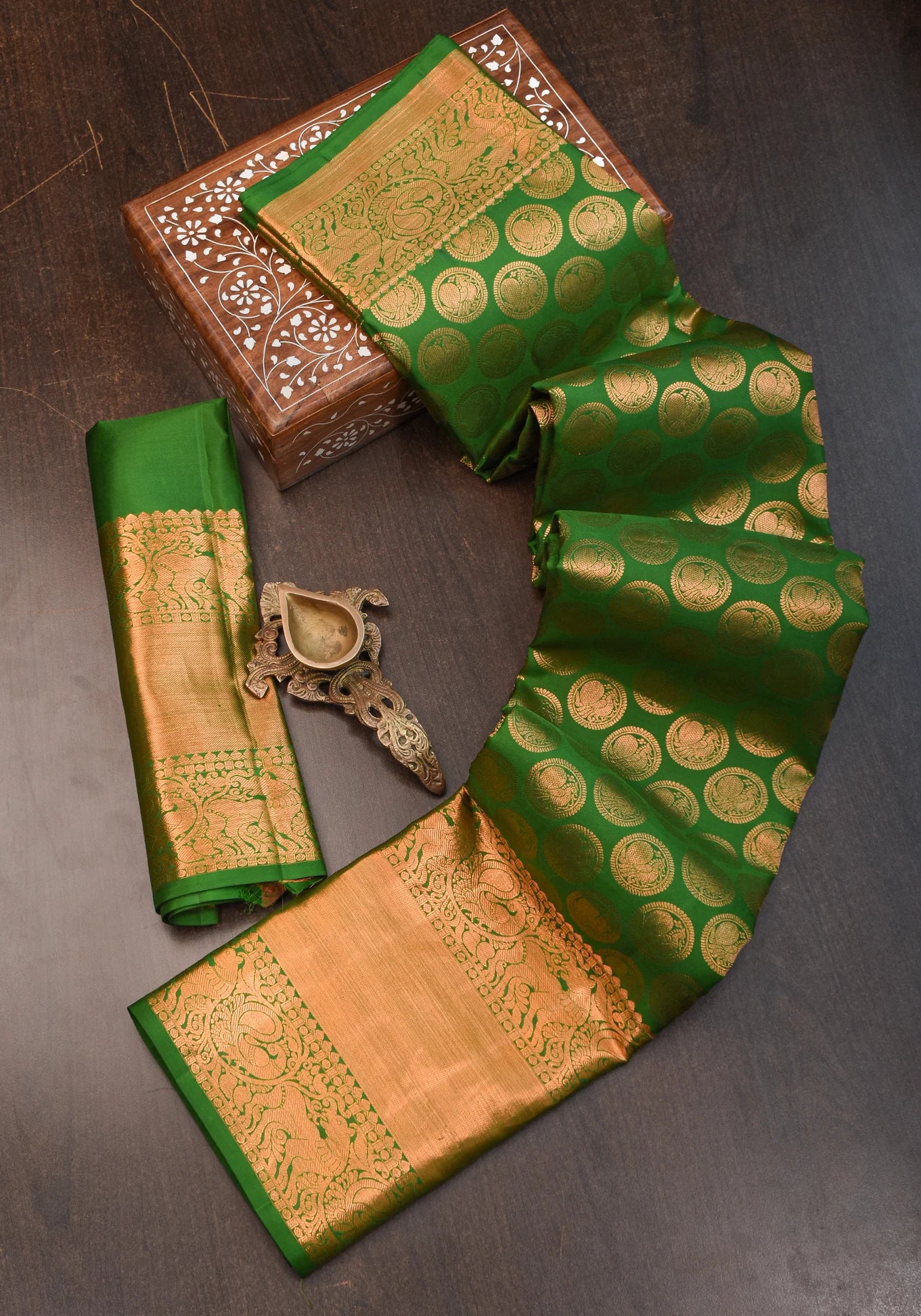 Exquisite Celebrity Grand Brocade Kanjivaram Pure Silk Saree in Leaf Green with Intricate Pallu and Zari | SILK MARK CERTIFIED