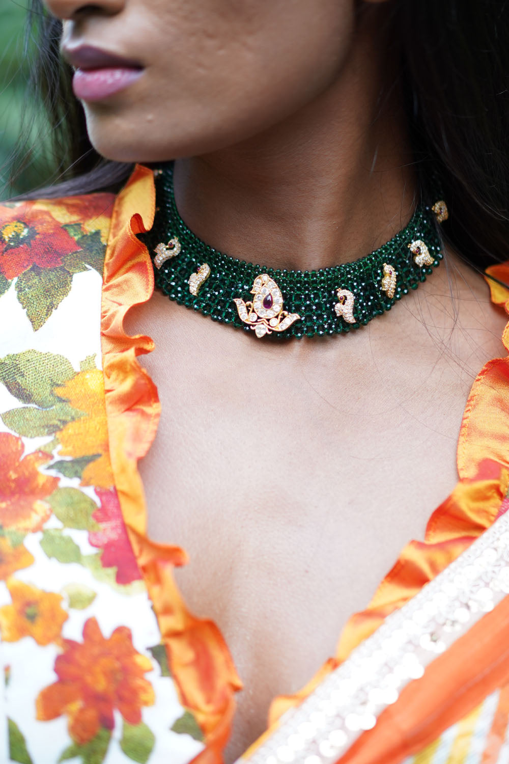 Green crystal beadwork necklace with stones on gold filigree - House of Blouse