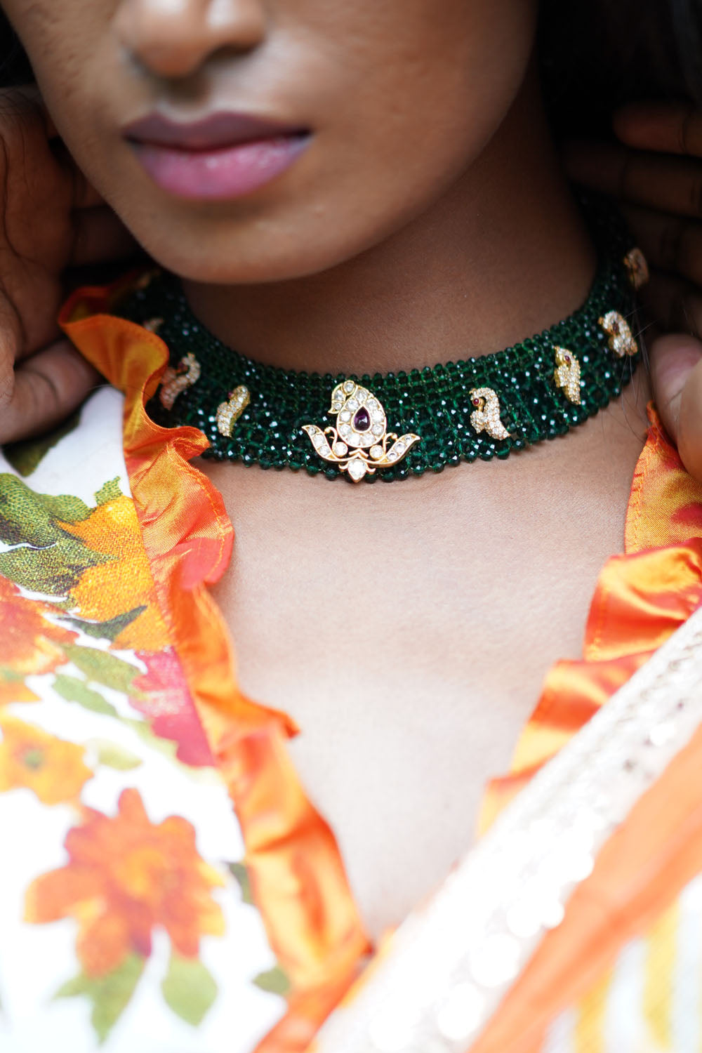 Green crystal beadwork necklace with stones on gold filigree - House of Blouse