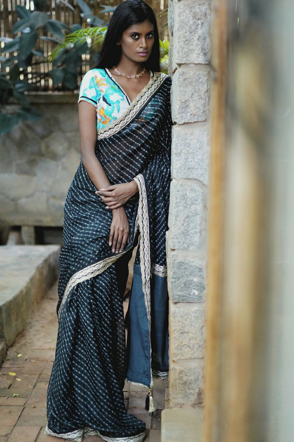 Black and grey handloom & hand dyed leheriya saree with Dull gold filigree border - House of Blouse