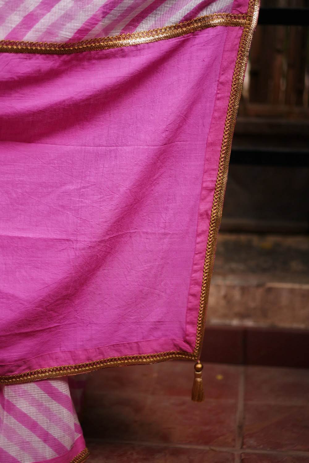Pink and white handloom & hand dyed leheriya saree - House of Blouse