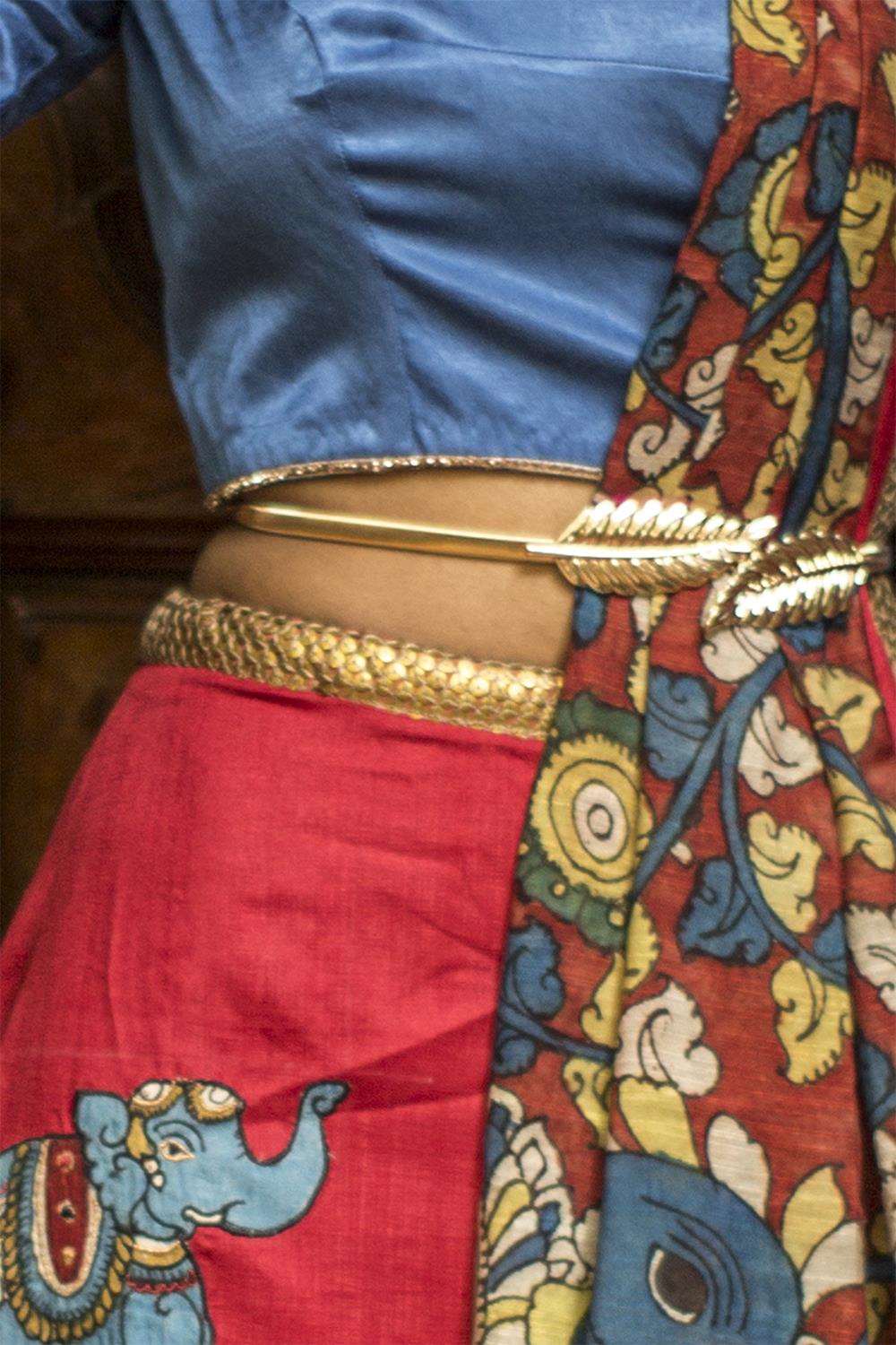 Cross leaf elasticated gold plated metal waist band