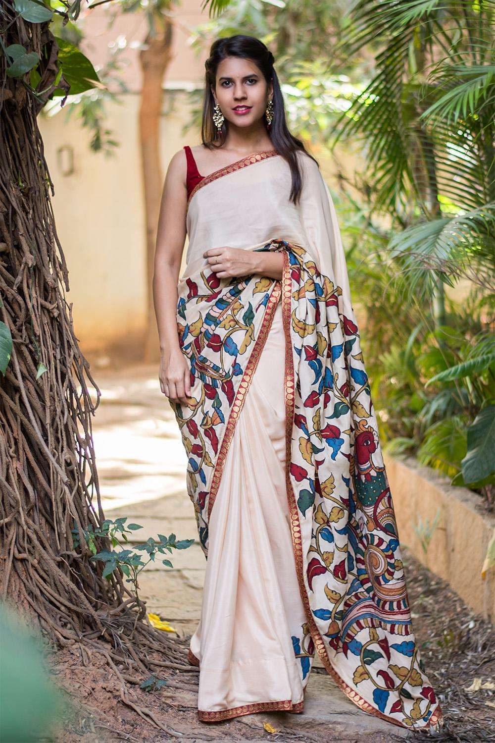 Cream crepe saree with handpainted Kalamkari cross pallu appliqué - House of Blouse