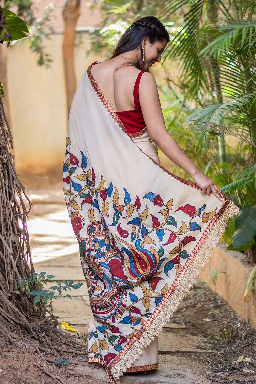 Cream crepe saree with handpainted Kalamkari cross pallu appliqué - House of Blouse