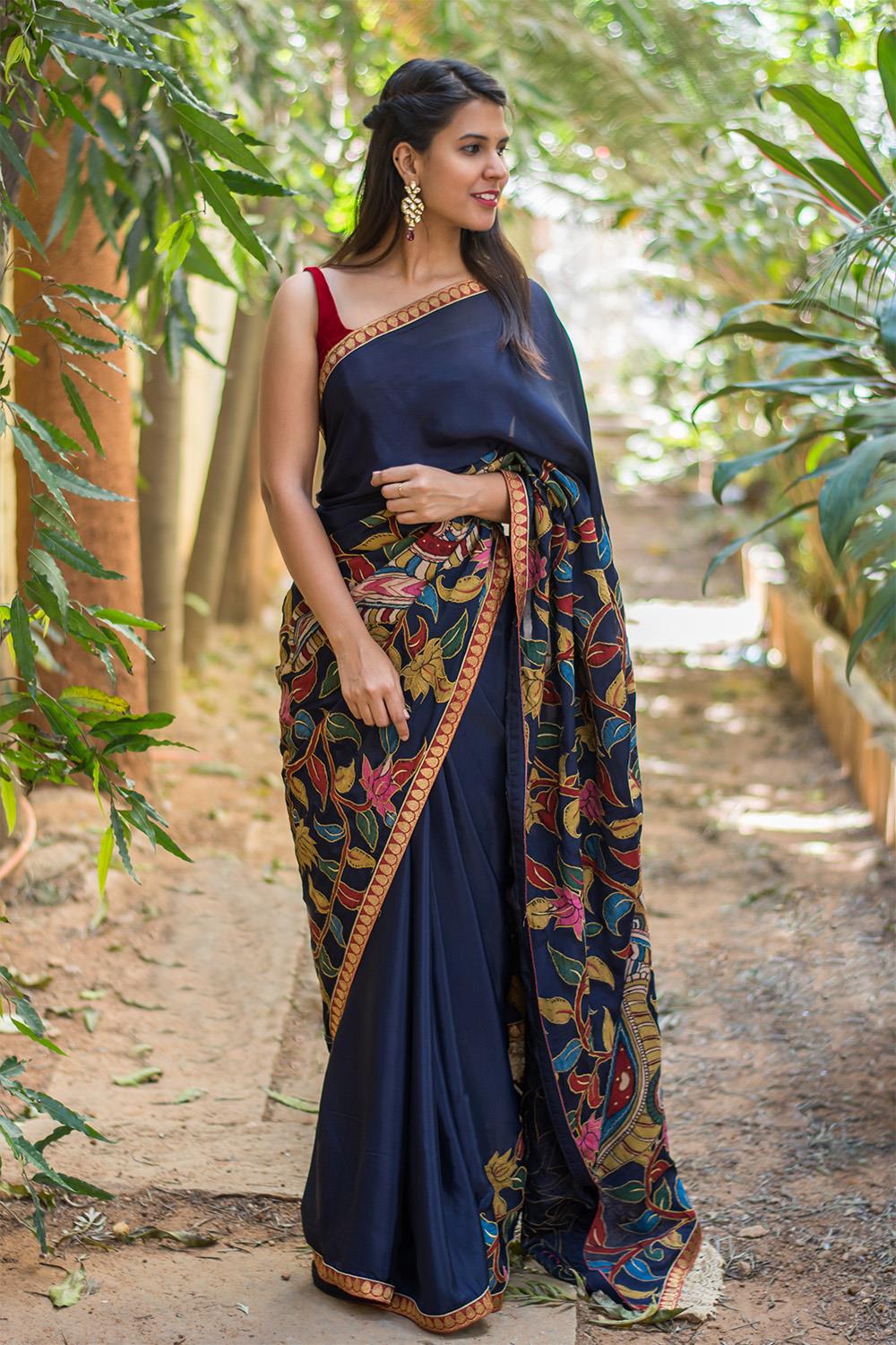 Navy blue crepe saree with handpainted Kalamkari cross pallu appliqué - House of Blouse