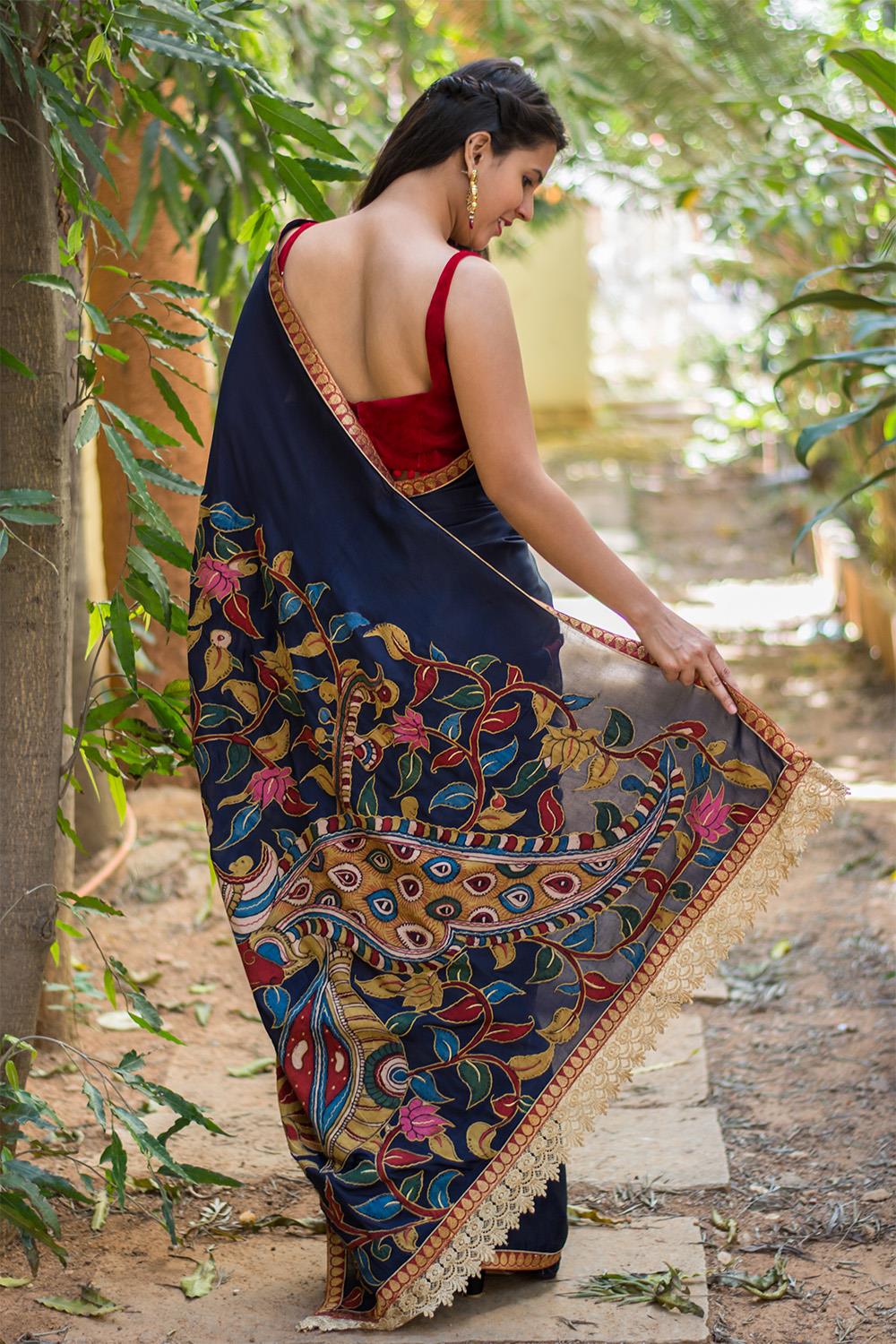 Navy blue crepe saree with handpainted Kalamkari cross pallu appliqué - House of Blouse